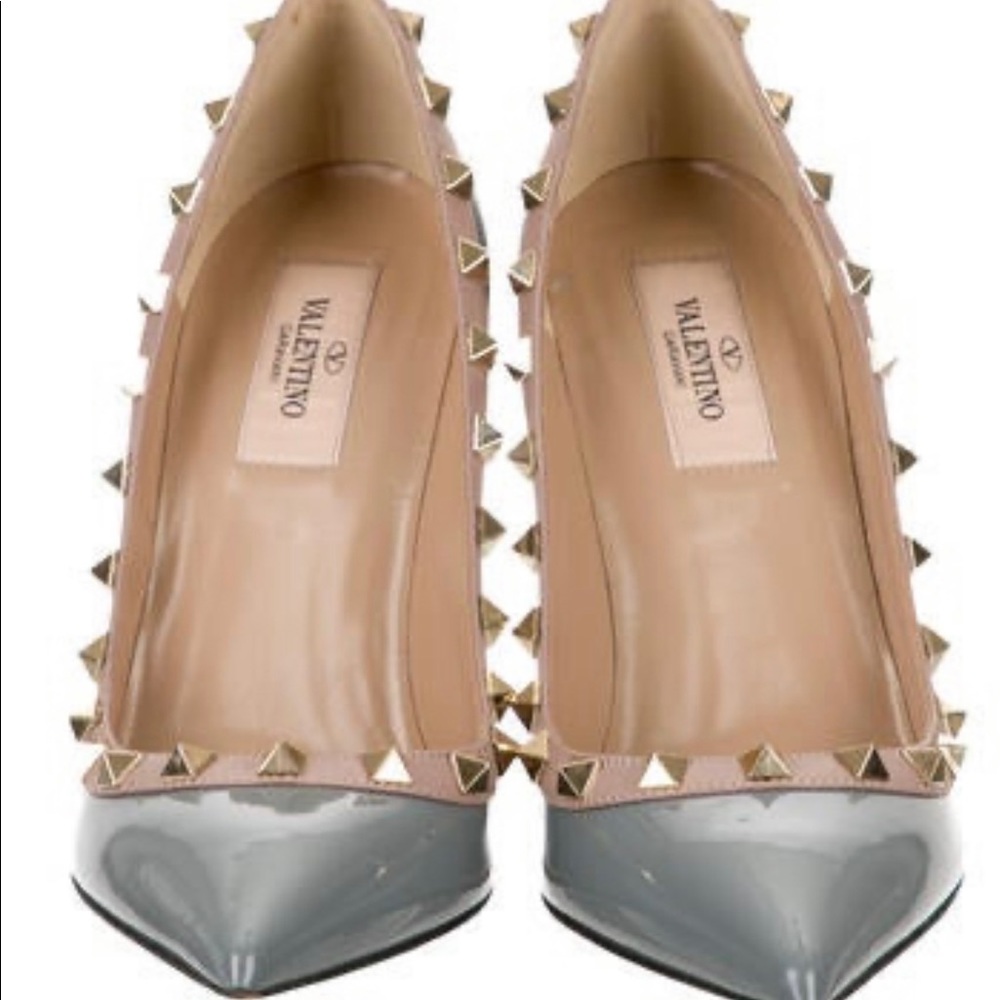 VALENTINO GARAVANI Patent Leather Rockstud Pumps Size: 6.5 | IT 36.5 Blue-Grey.